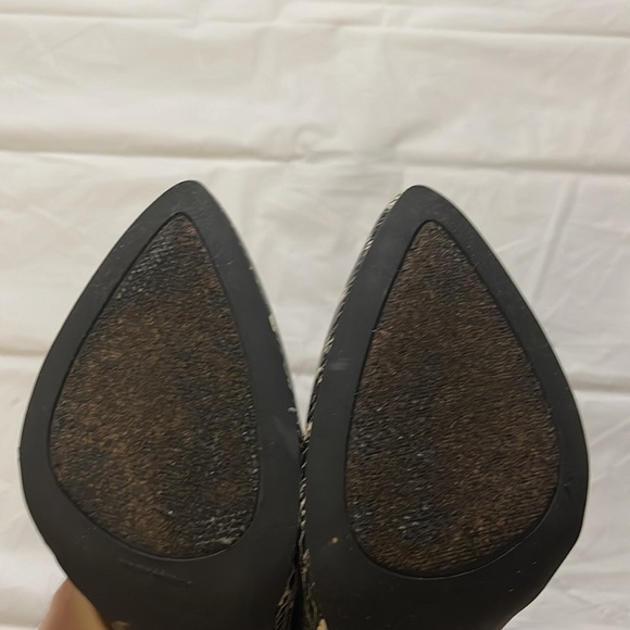 BCBG Women’s faux snake skin design. Gently used. Size 6.5 - Picture 7 of 11